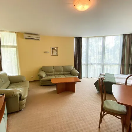 - One Bedroom Beachfront Золотые Пески